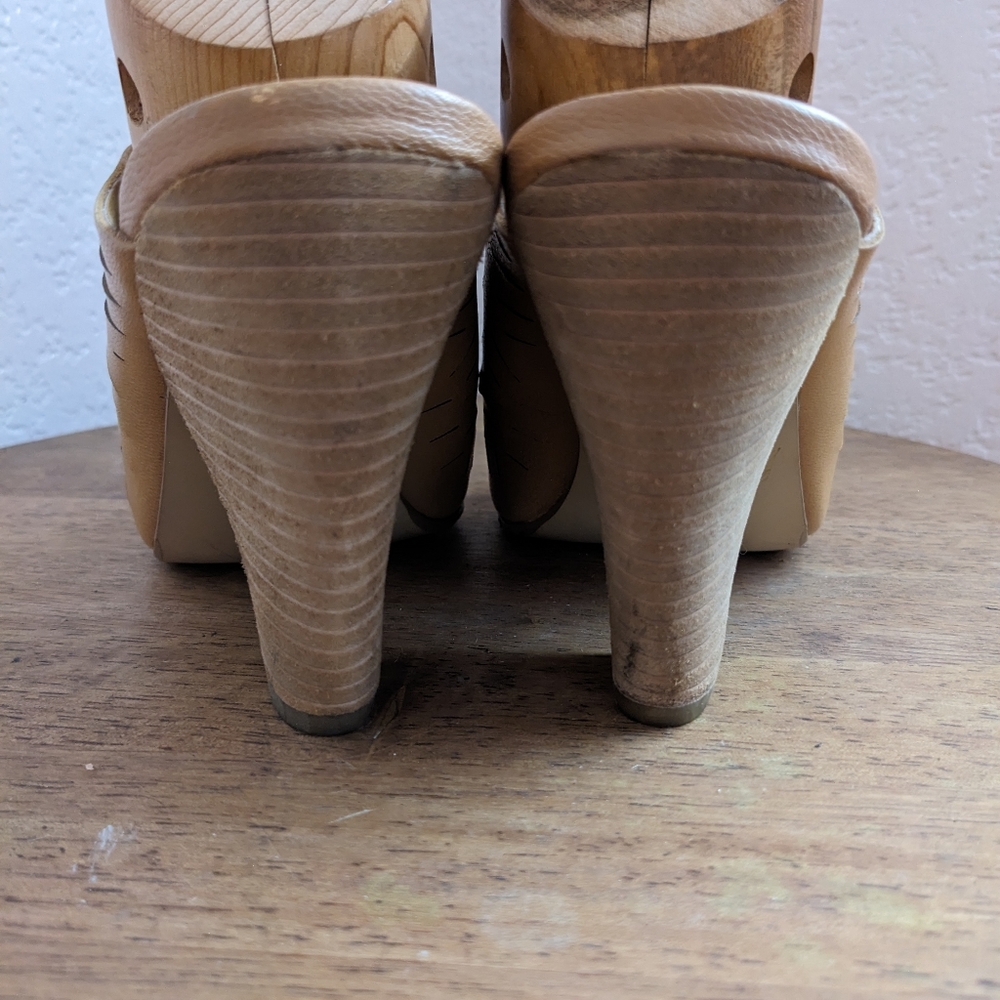 Report Signature Tan Heel Mule Slip On. Size 7.5. - image 3